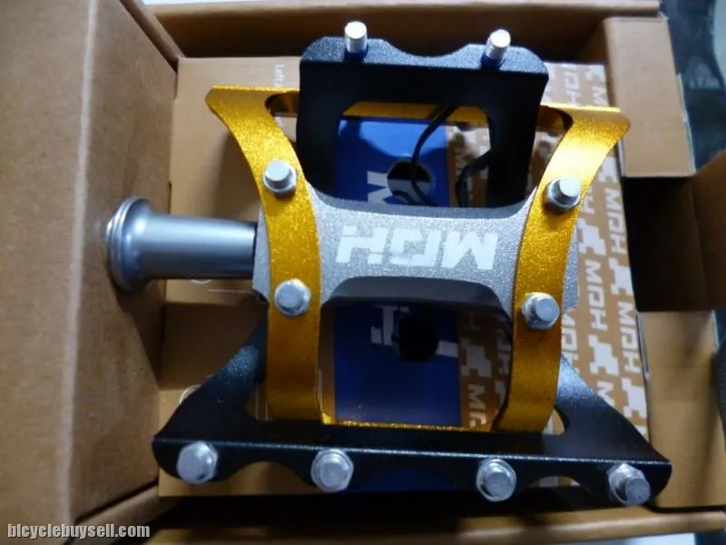 MDH PVB03 - Black/Gold - 100% CNC with Aluminium Pins - Superlight PEdals