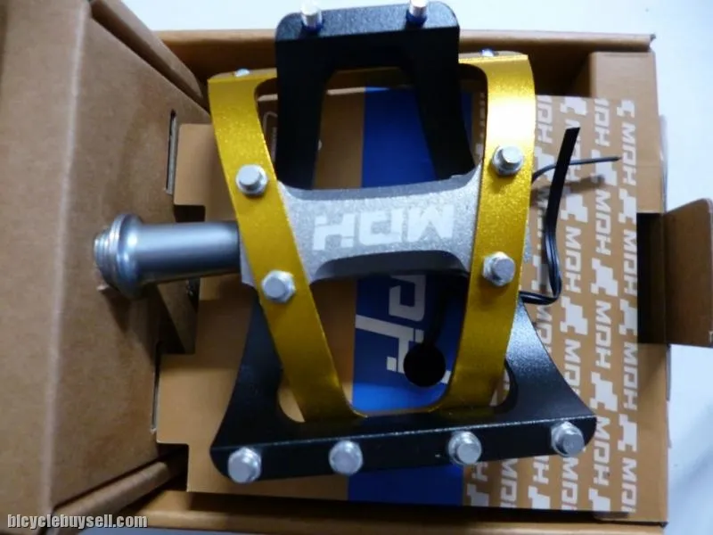 MDH PVB01 - Black / Gold - 100% CNC with Aluminium Pins - Superlight SEaled Bearing PEdals