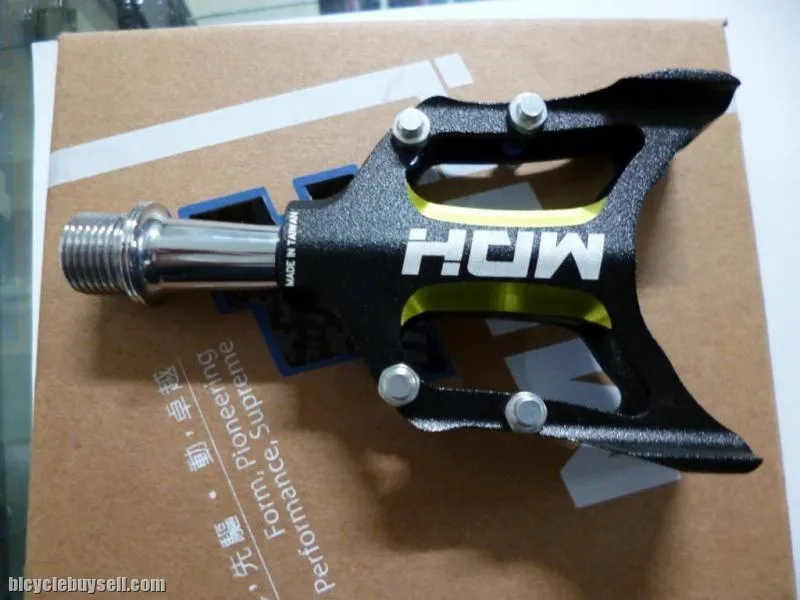 MDH PCA03 - Black / Apple Green - 100% CNC with aluminium pins - Superlight sealed bearing pedals