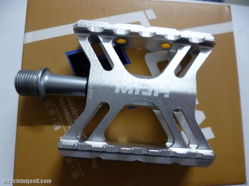 MDH PCB04 - Silver - 100% CNC - Superlight Pedal with Sealed Bearing / DU