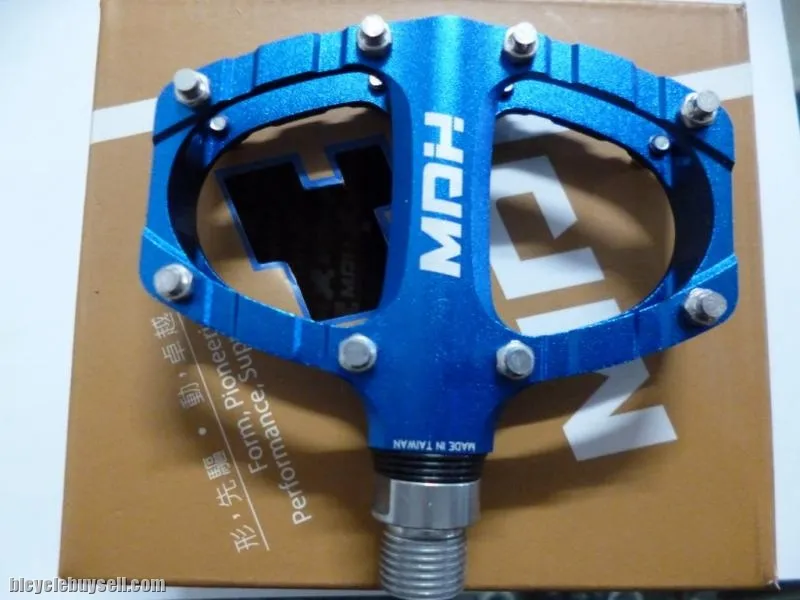 MDH PCA01 - Blue - 100% CNC with aluminium pins - Superlight pedals with