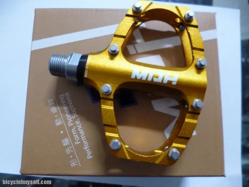 MDH PCA01 - Gold - 100% CNC with Aluminium Pins - Superlight pedal with sealed bearing / DU