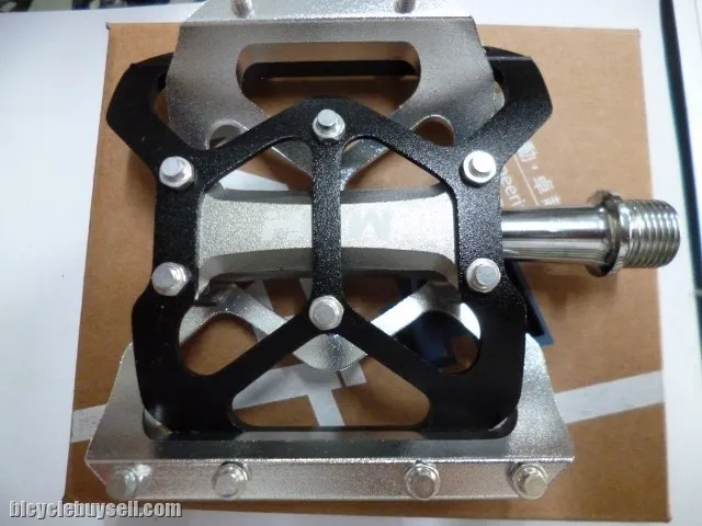 MDH PVC03 - Black/Silver - 100% CNC with aluminium Pins - Superlight Sealed Bearing pedals