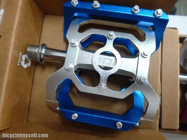 MDH PVC02 - Varieties of color - 100% CNC with aluminium pins - Superlight SEaled Bearing Pedals
