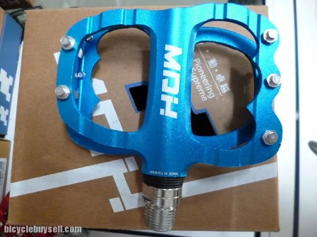 MDH PCA02 - Variety of Colors - 100% CNC with Aluminium pins - Superlight Sealed Bearing pedals