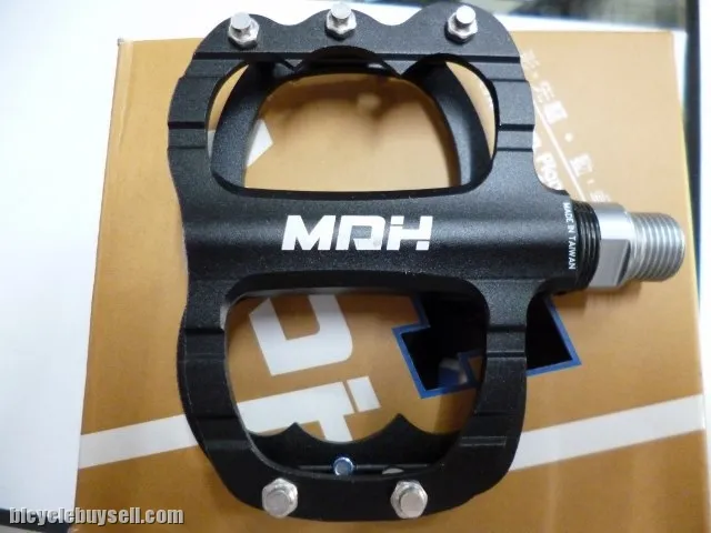 MDH PCA02 - Variety of Colors - 100% CNC with Aluminium pins - Superlight Sealed Bearing pedals