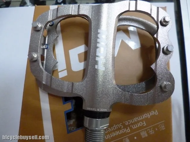 MDH PCA02 - Variety of Colors - 100% CNC with Aluminium pins - Superlight Sealed Bearing pedals