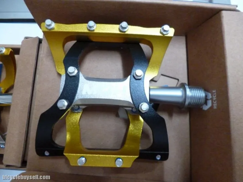 MDH PVB02 - Variety of Colors - 100% CNC with aluminium pins - superlight sealed bearing pedals