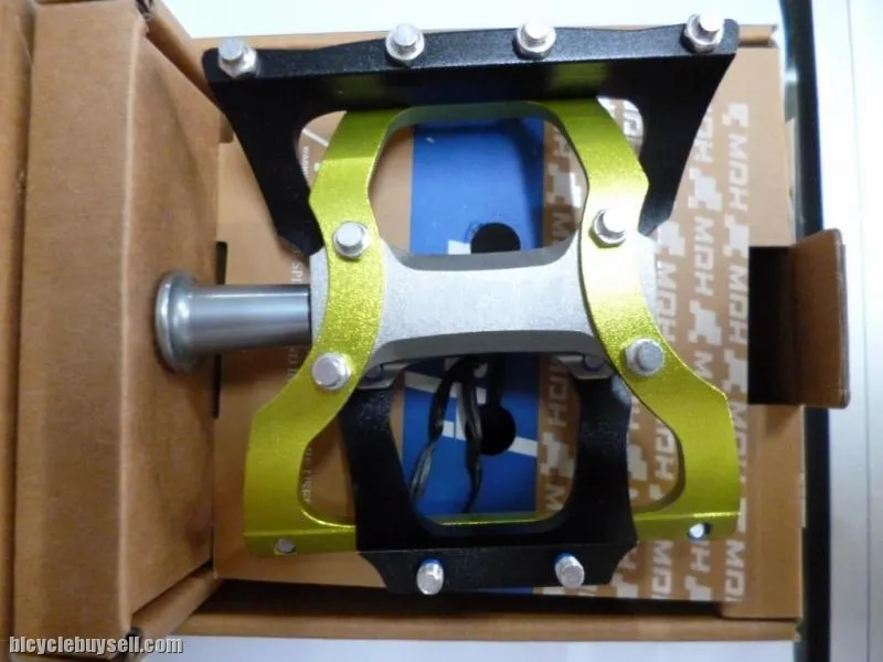 MDH PVB02 - Variety of Colors - 100% CNC with aluminium pins - superlight sealed bearing pedals