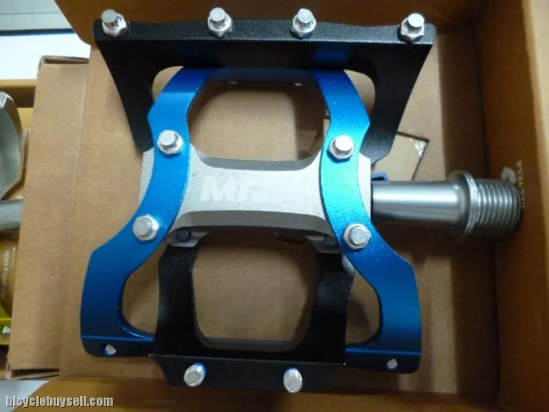 MDH PVB02 - Variety of Colors - 100% CNC with aluminium pins - superlight sealed bearing pedals