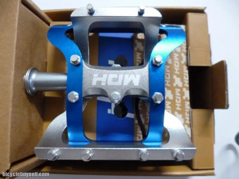 MDH PVA01 - Variety of colors - 100% CNC with Aluminium pins - Superlight SEaled bearing pedals
