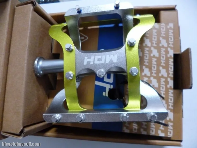 MDH PVA01 - Variety of colors - 100% CNC with Aluminium pins - Superlight SEaled bearing pedals