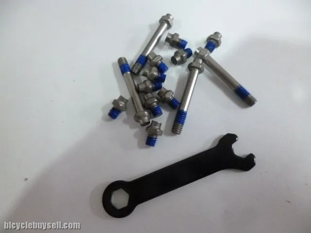 Pedal Spike Head and Spike shaft alloy 100% - Corrosion free - Aplied locking thread with lock