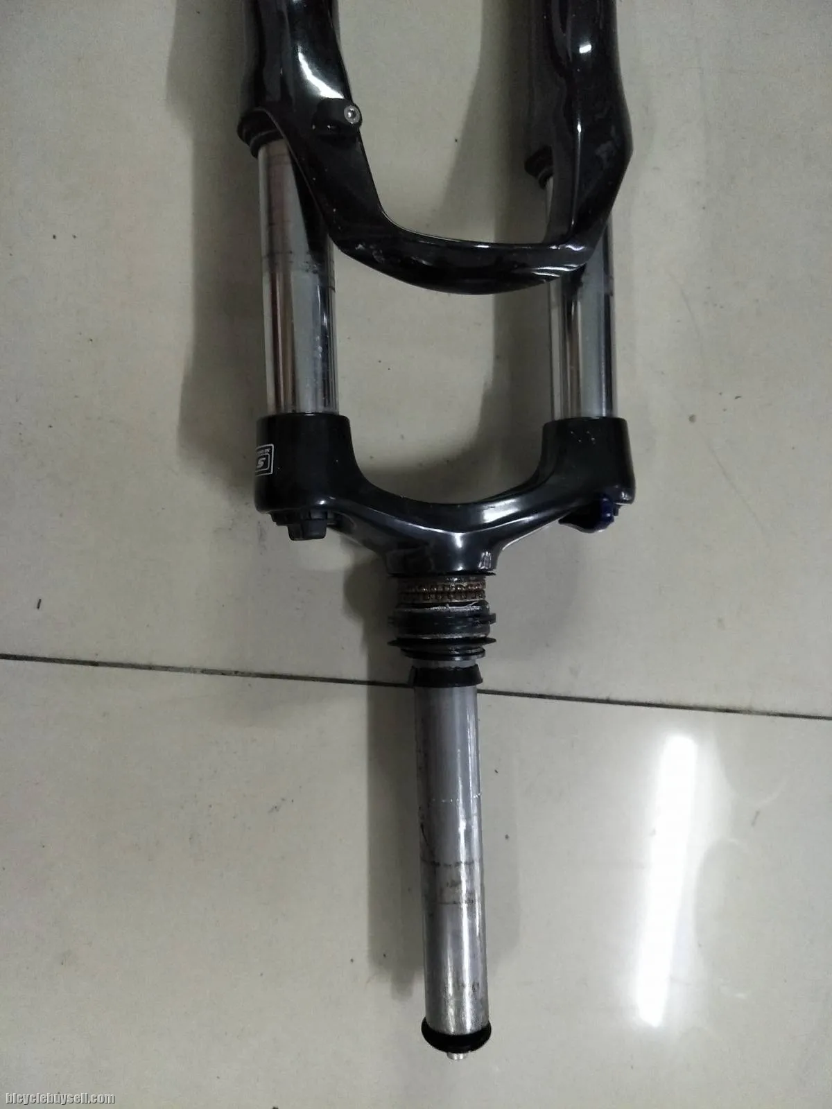 Suntour 27.5 fork - taken out from 3 days old bike due to upgrade - tip top condition