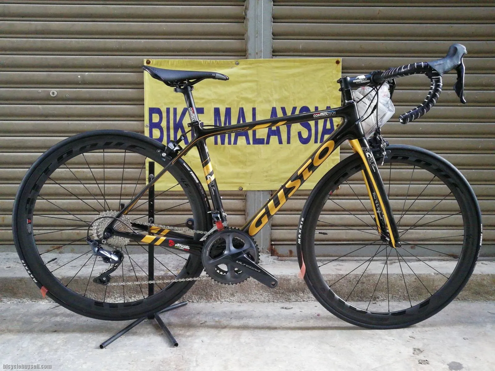 GUSTO RCR TEAM EDITION FULL SHIMANO ULTEGRA R8000 WITH CARBON WHEEL SET