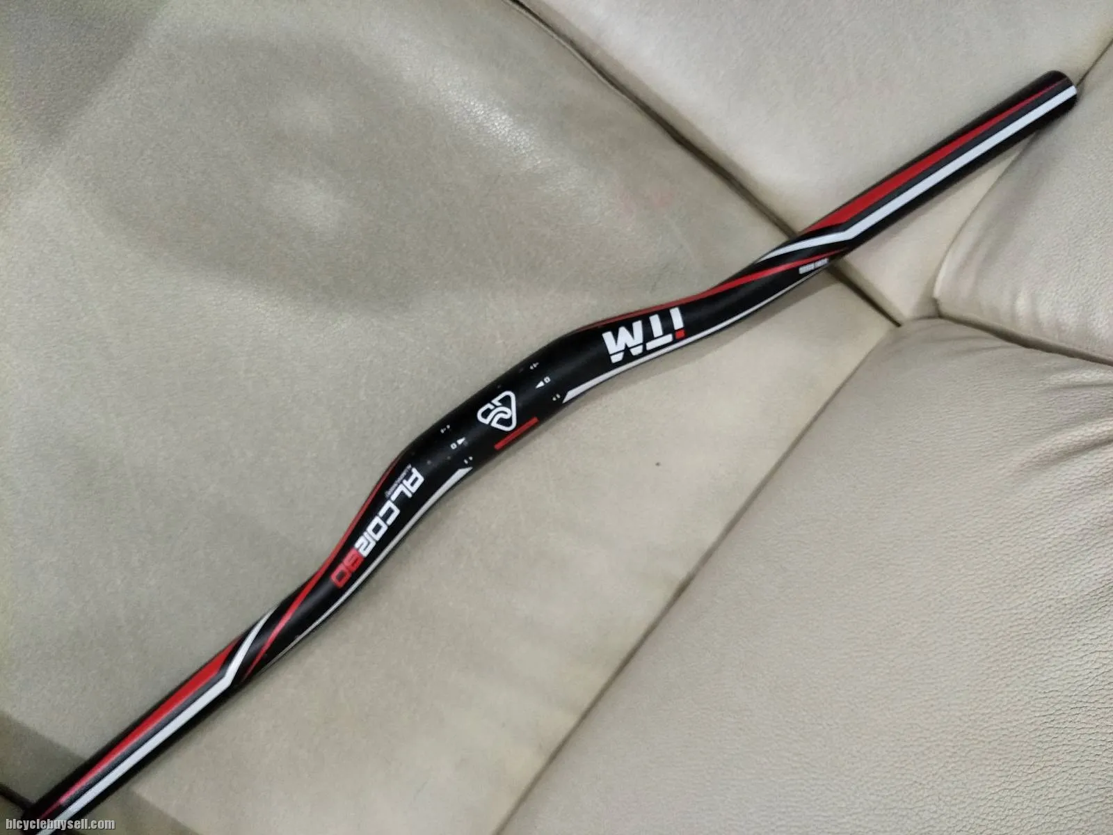 Alcor Riser bar 635mm - just used 3 rides in less than a month. Good condition