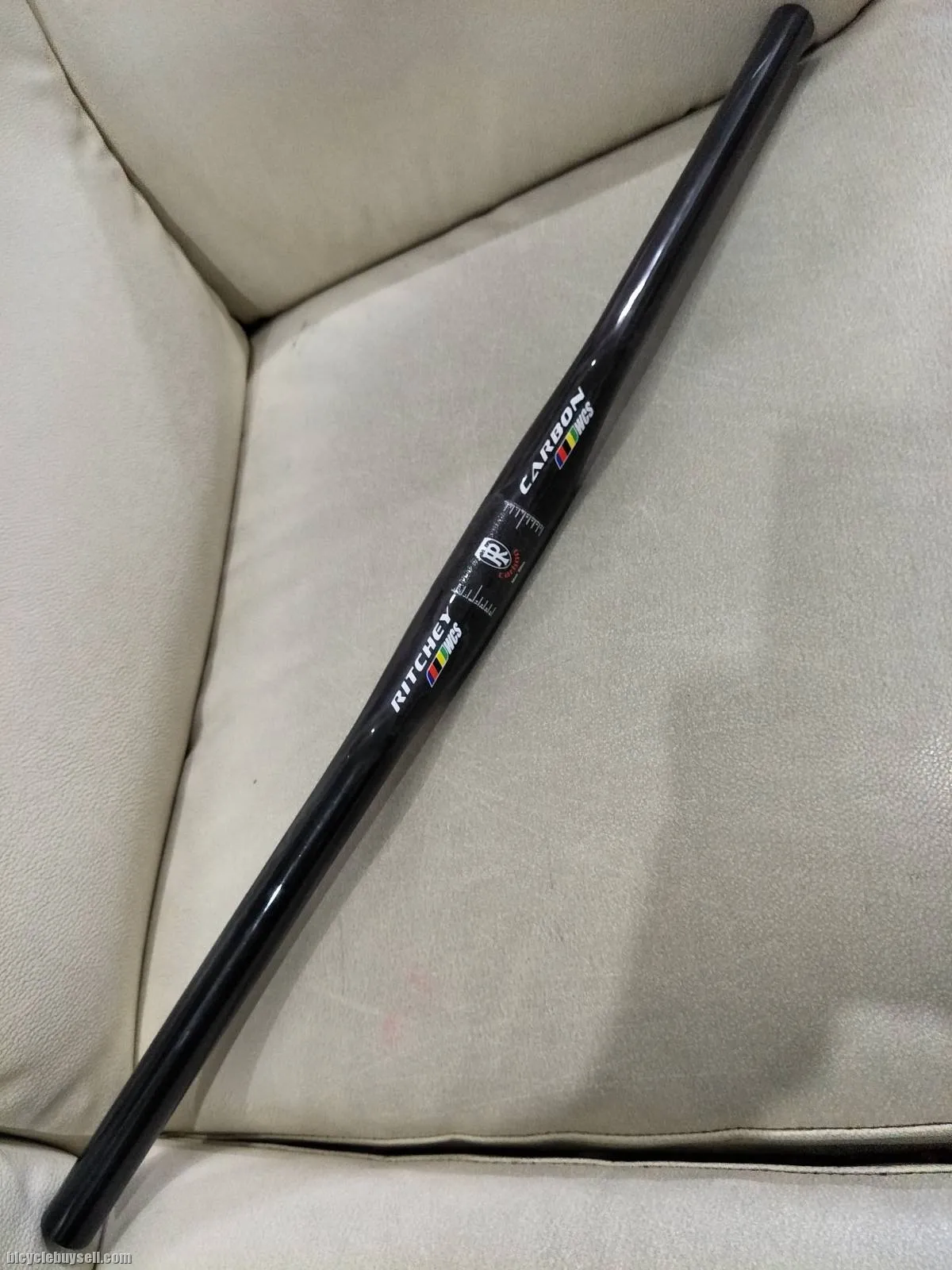ritchey wcs carbon flat bar - special design for ergonomic - used for less than 2 months, no scratc