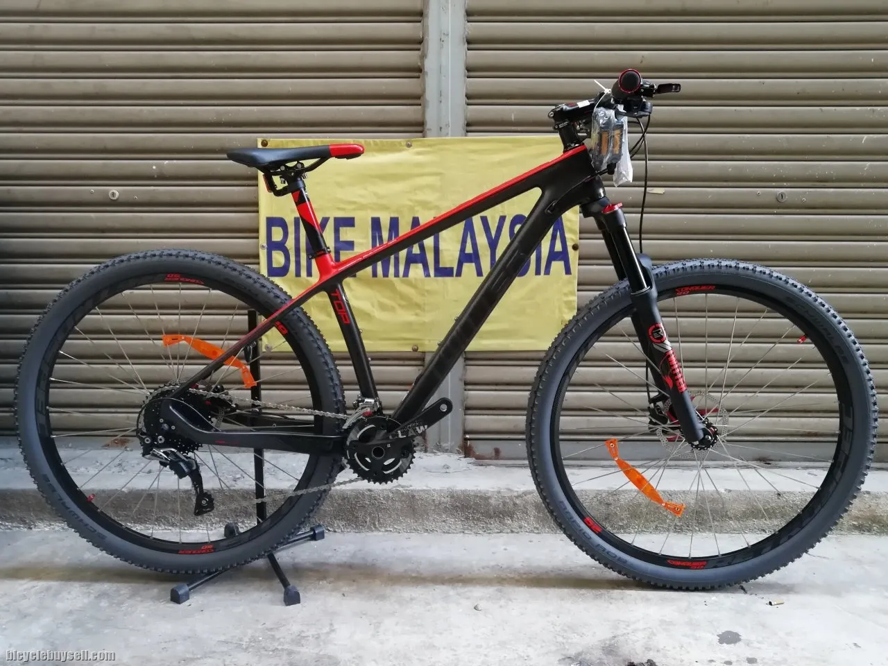 TWITTER WARRIOR 29" CARBON FRAME SHIMANO 22 SPEED
