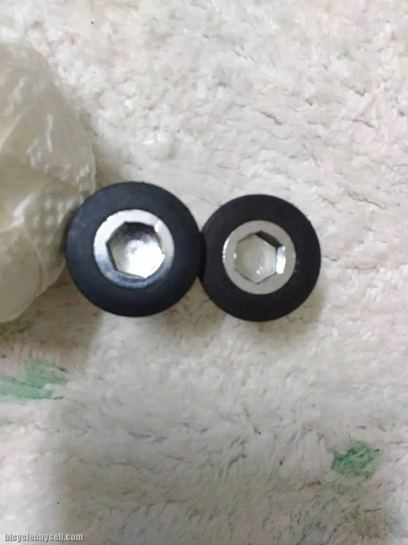 Crankset Alan Key Bolts &amp; Dust Cap - NOS