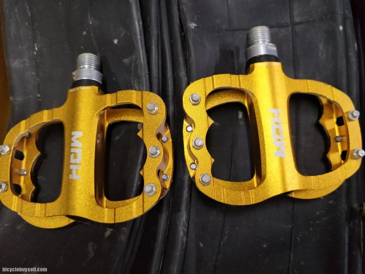 pedal used just at one event - just like new selling at used price per pair