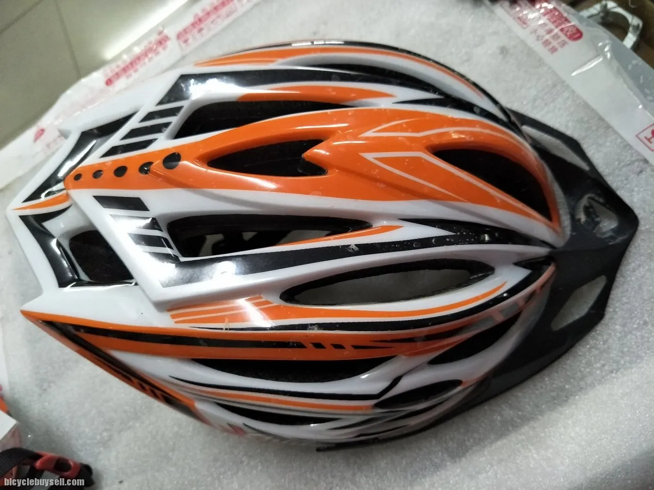 Xdot inmould technology with adjustable strap