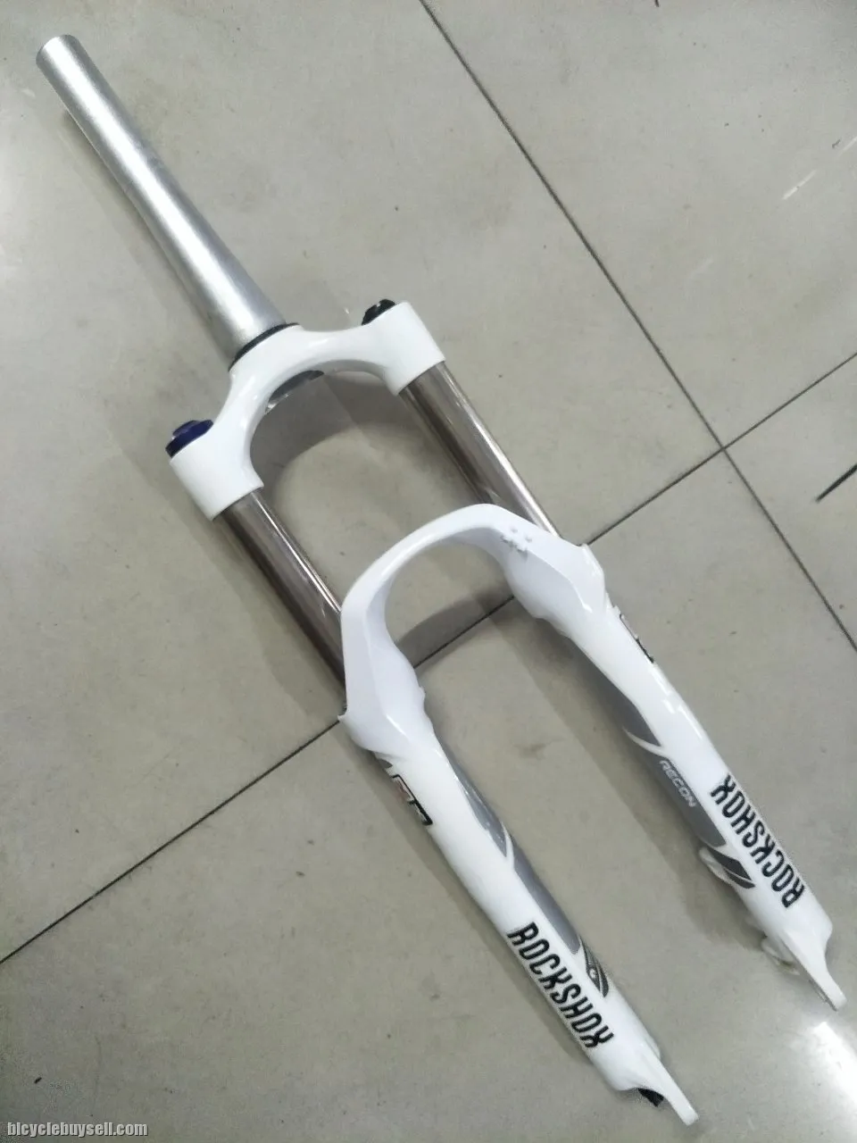 Rock shox recon used only one ride, upgrading to fox, selling cheap