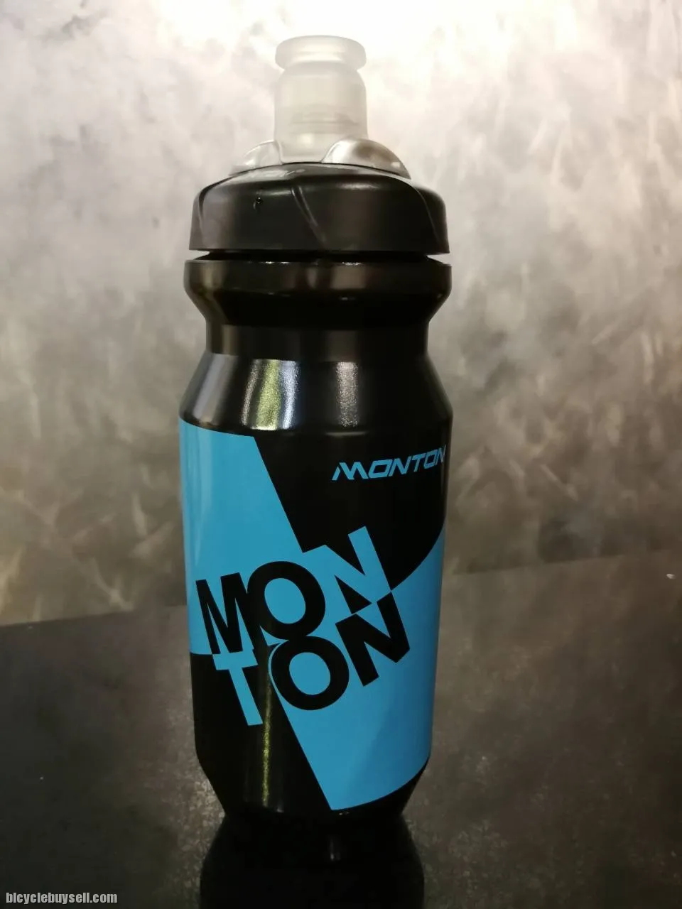 READY STOCK- New MONTON BPA FREE Cycling Water Bottle 620ml