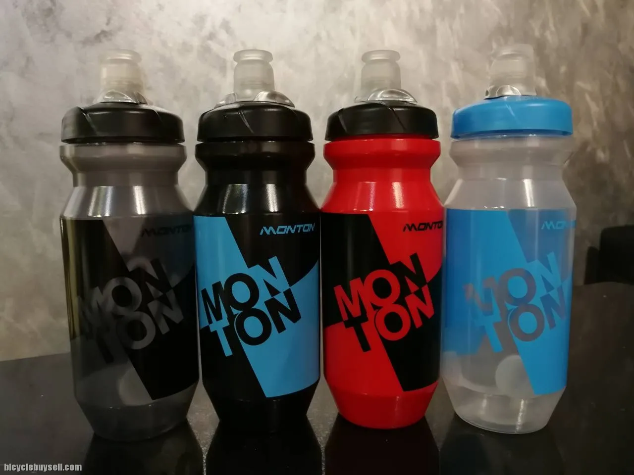 READY STOCK- New MONTON BPA FREE Cycling Water Bottle 620ml