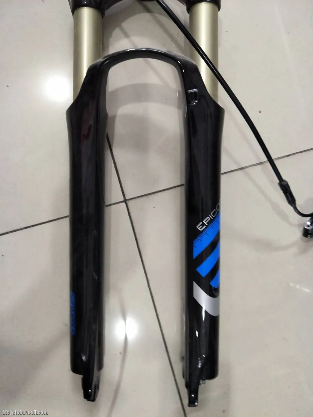 Suntour epicon 26er with remote lock out (brand new taken out from.new bike)