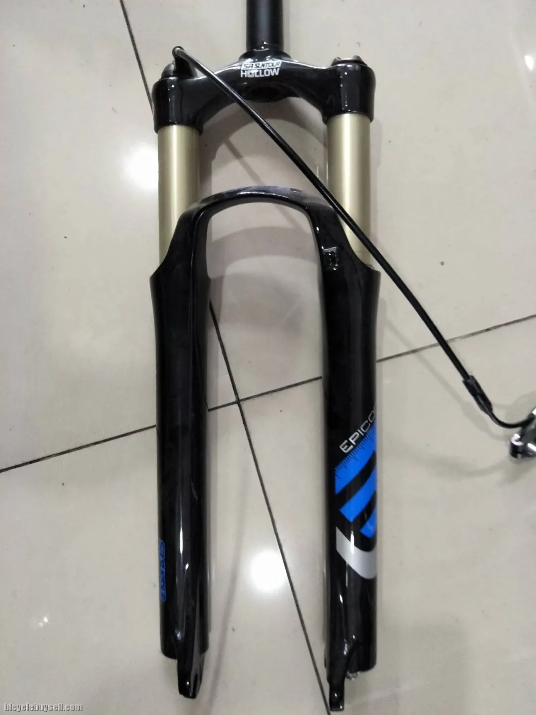 Suntour epicon 26er with remote lock out (brand new taken out from.new bike)