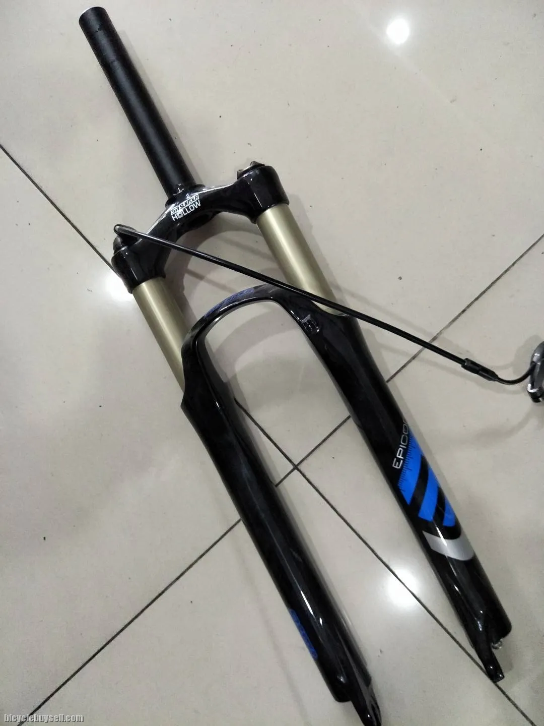 Suntour epicon 26er with remote lock out (brand new taken out from.new bike)