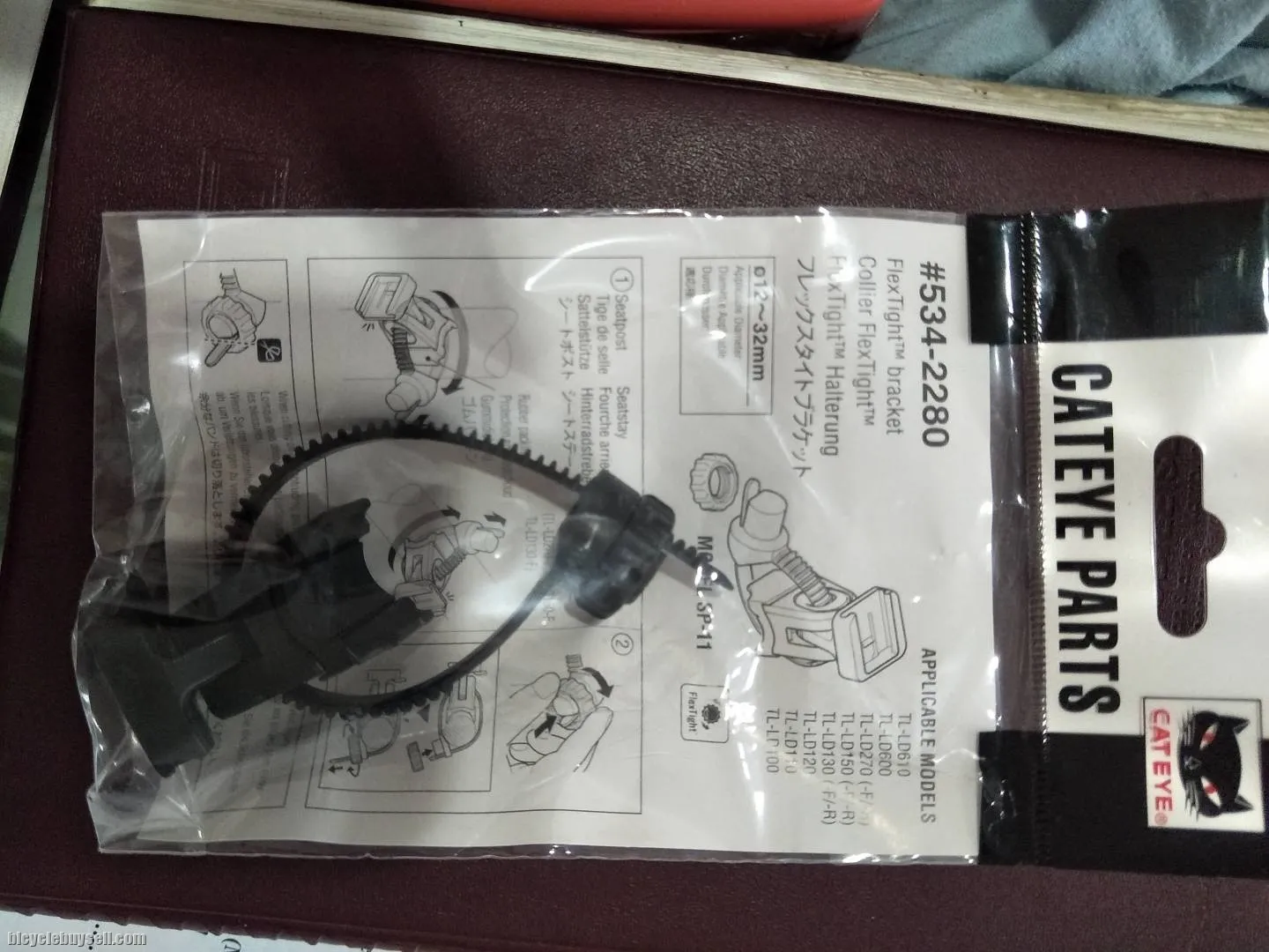 Cateye strap bracket set for rear blinker light