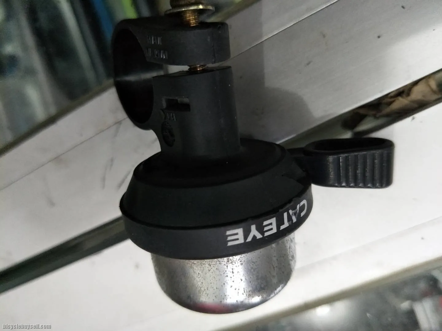Cateye bell - used JUST LIKE NEW