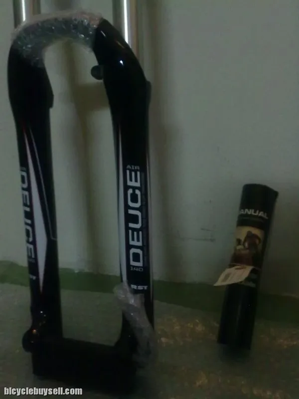 RST Deuce 140mm Travel M.T.B Air Forks 26er (FREE Syncros FR50 1.5" Stem)