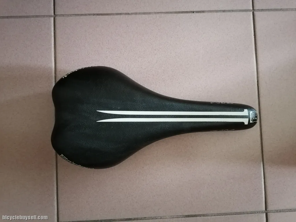 12 o'clock Fly Saddle (Titanium Rails)
