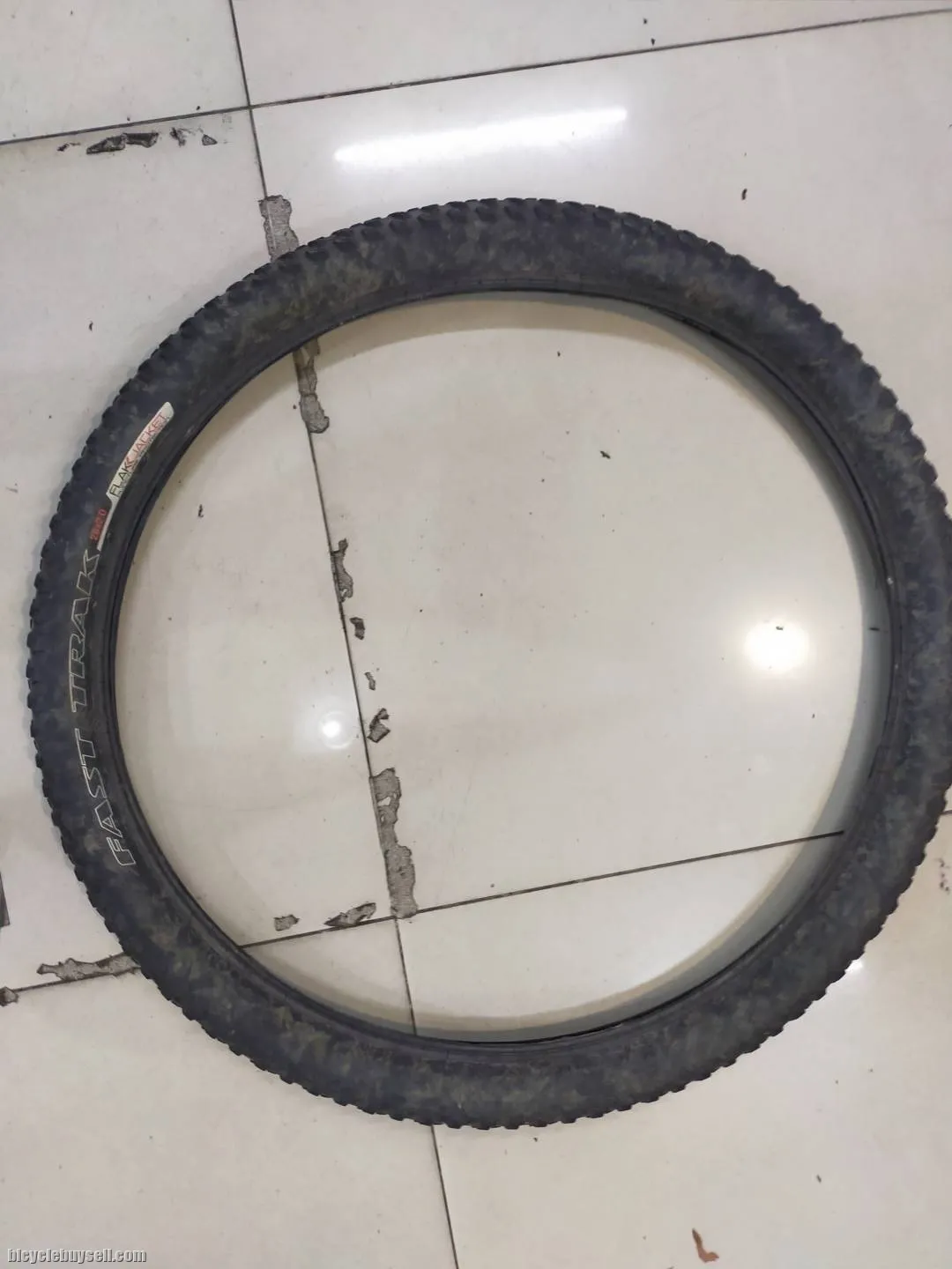 SPECIALIZED FAST TRAK 26X2.0 TIRE (1 PIECE ONLY) - STUDS STILL THICK LIKE NEW