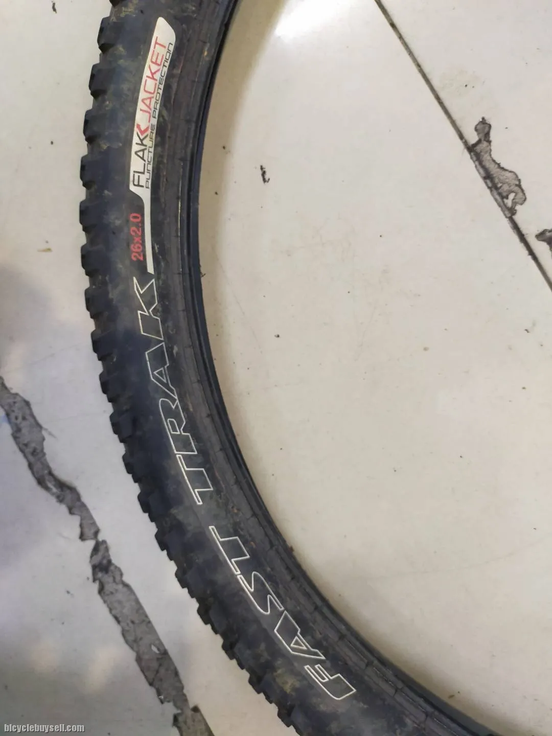 SPECIALIZED FAST TRAK 26X2.0 TIRE (1 PIECE ONLY) - STUDS STILL THICK LIKE NEW