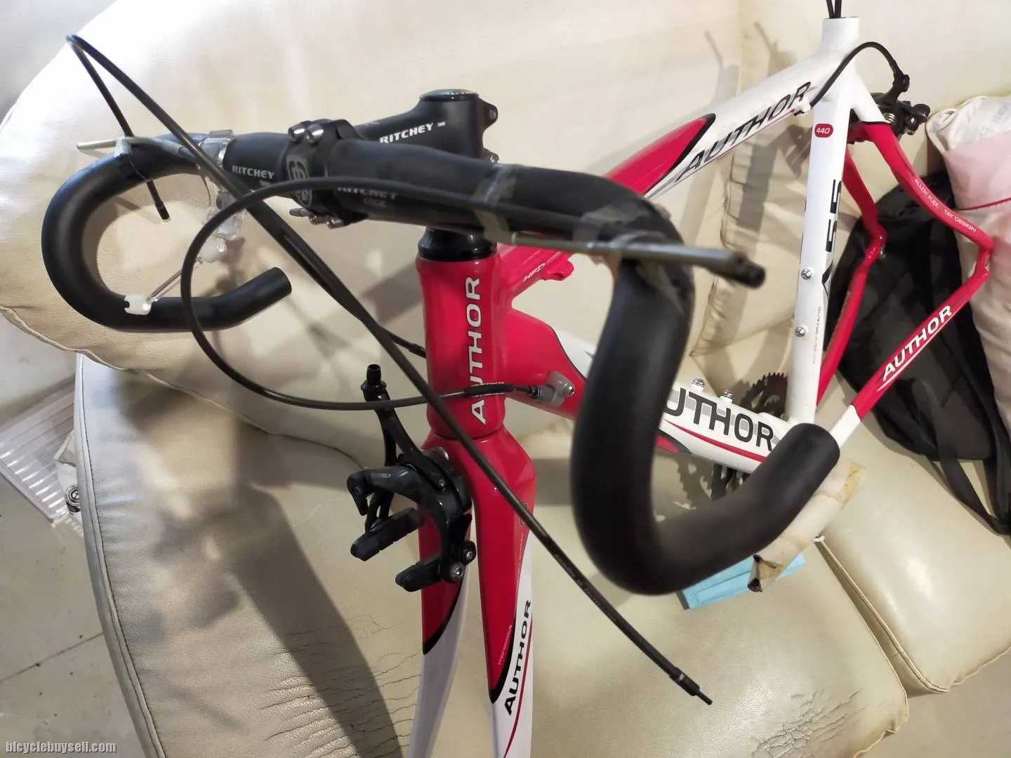 AUTHOR A55 WITH CARBON FORK, HEADSET, FSA GOSSAMER CRANKSET N BB, RITCHEY LOGIC BAR AND RITCHEY COMP