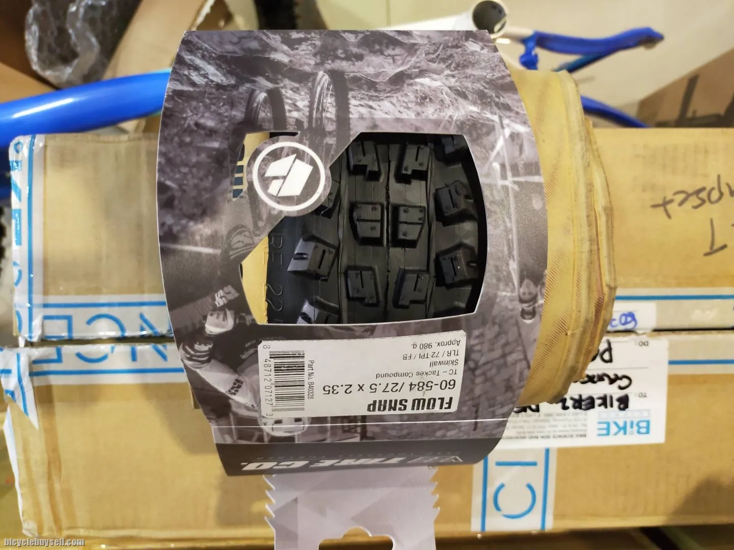 VEE FLOW SNAP 27.5X2.35 TUBLESS READY SKINWALL TACKEE COMPOUND