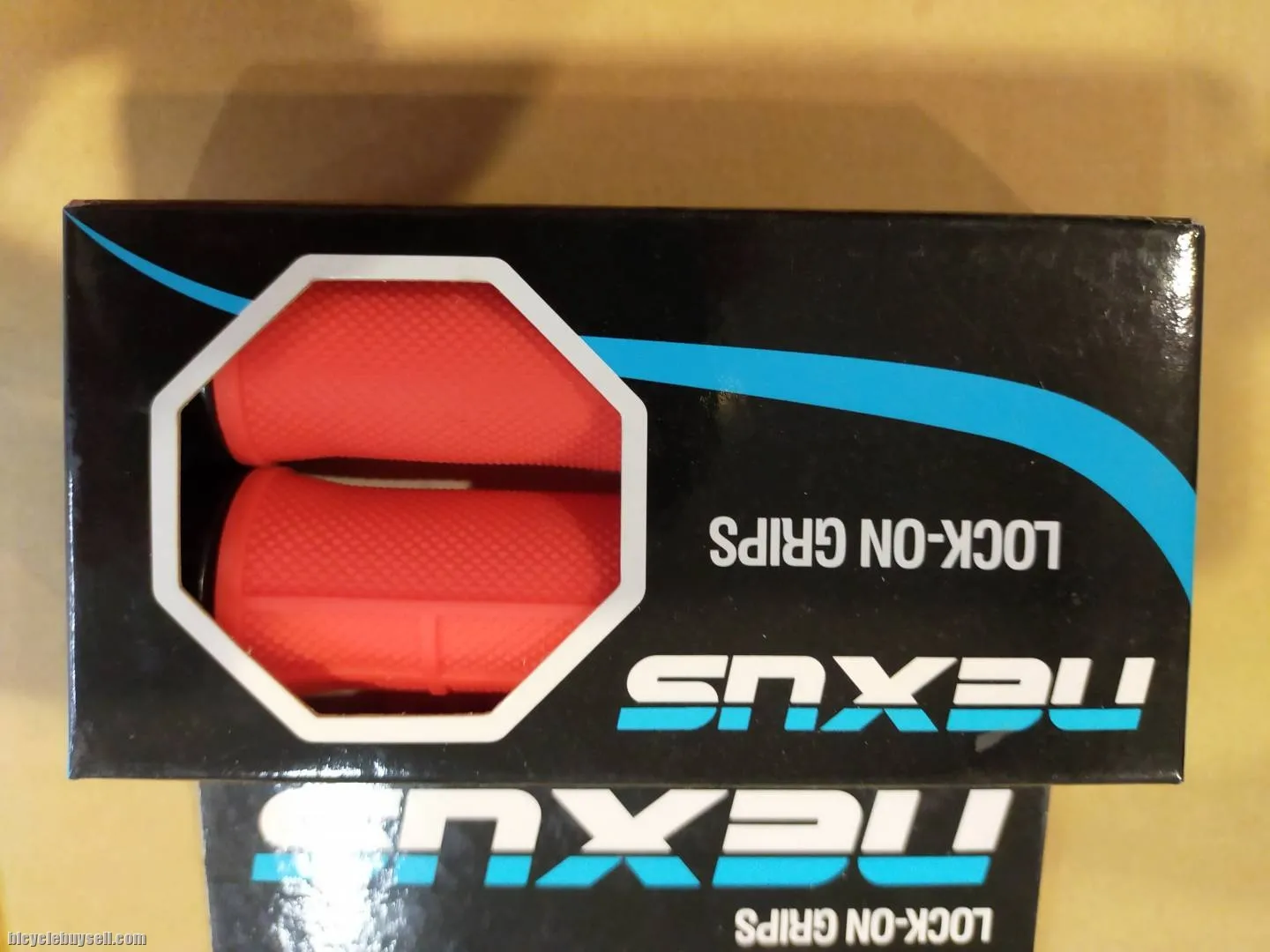 NEXUS ULTRA COMFORT COMPOUND SINGLE SIDED LOCKON GRIP - RED LAST CLEARANCE