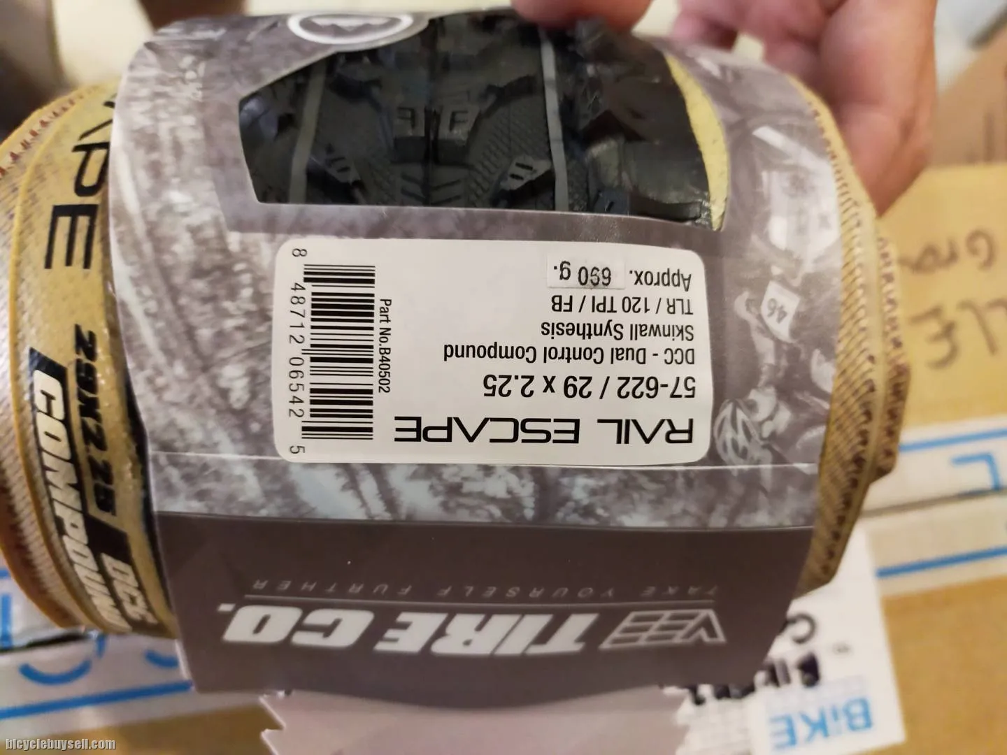 VEE RAIL ESCAPE 29X2.25 TUBELESS READY SKINWALL 120TPI DUAL CONTROL COMPOUND - SALES
