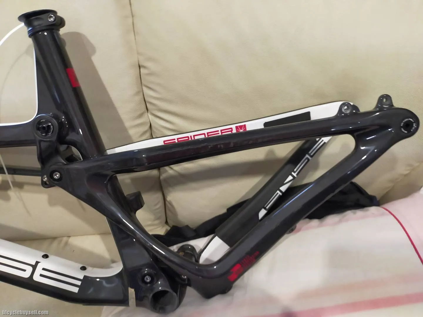 NOW RM8988 INTENSE SPIDER (SL SERIES) M SIZE 27.5 FULL CARBON  - LAST PIECES CLEARANCE