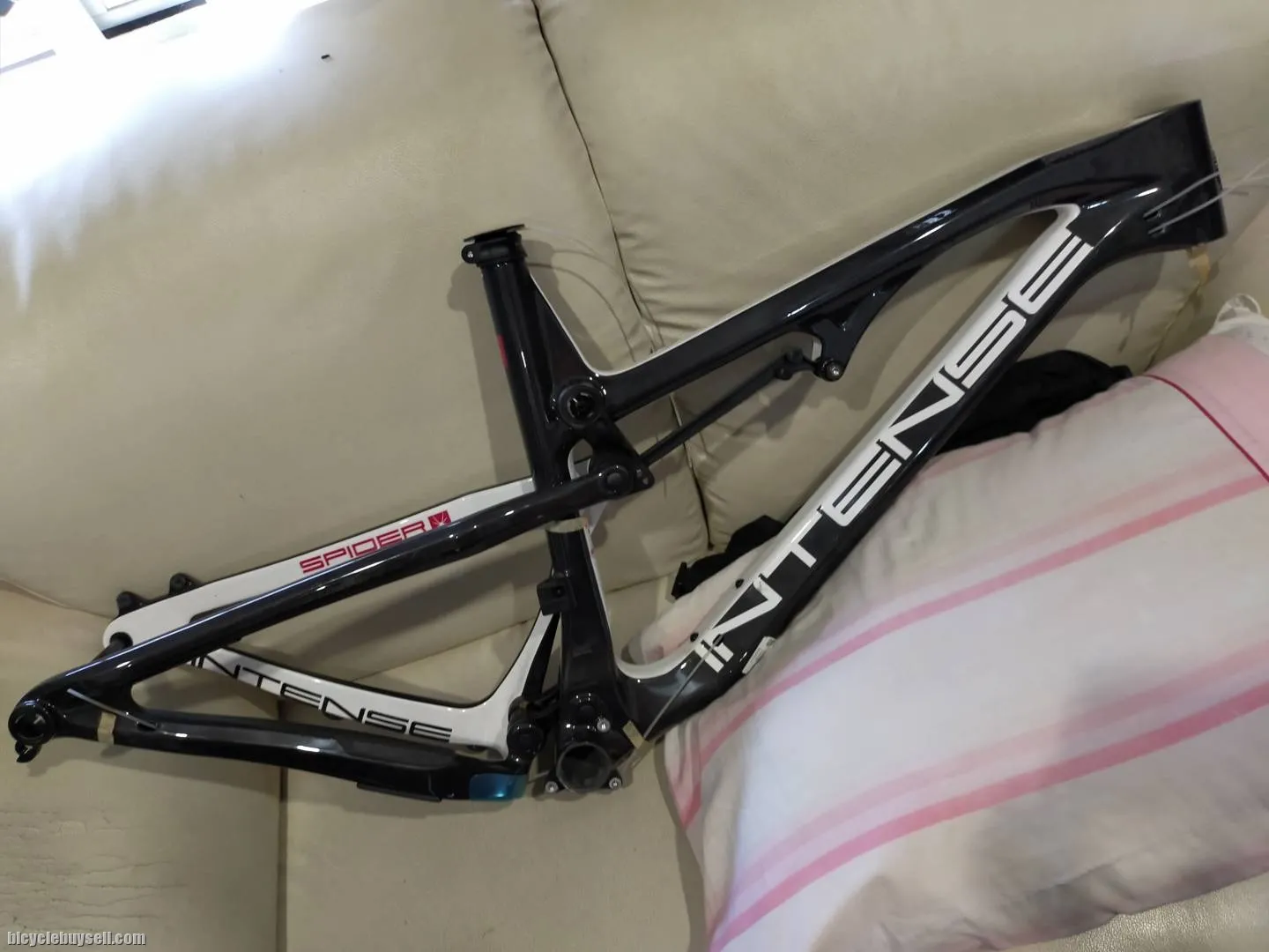 NOW RM8988 INTENSE SPIDER (SL SERIES) M SIZE 27.5 FULL CARBON  - LAST PIECES CLEARANCE