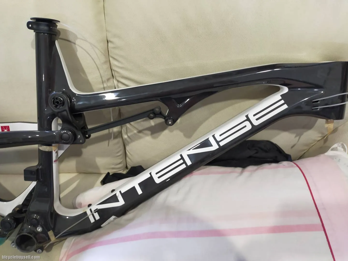 NOW RM8988 INTENSE SPIDER (SL SERIES) M SIZE 27.5 FULL CARBON  - LAST PIECES CLEARANCE