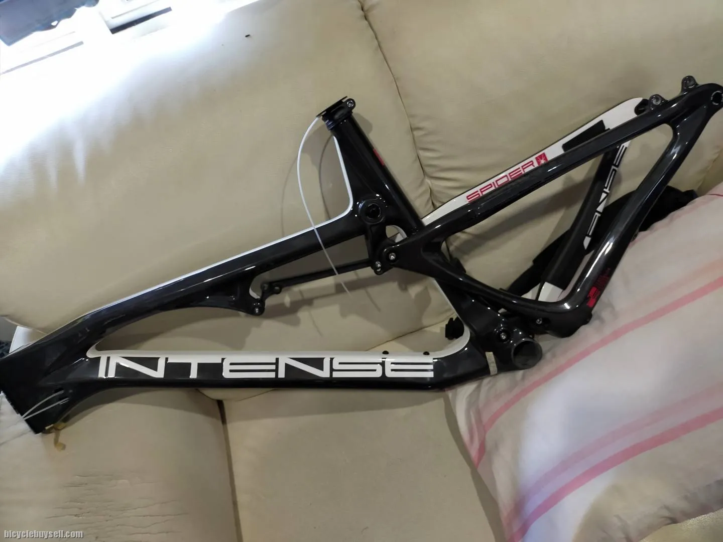 NOW RM8988 INTENSE SPIDER (SL SERIES) M SIZE 27.5 FULL CARBON  - LAST PIECES CLEARANCE