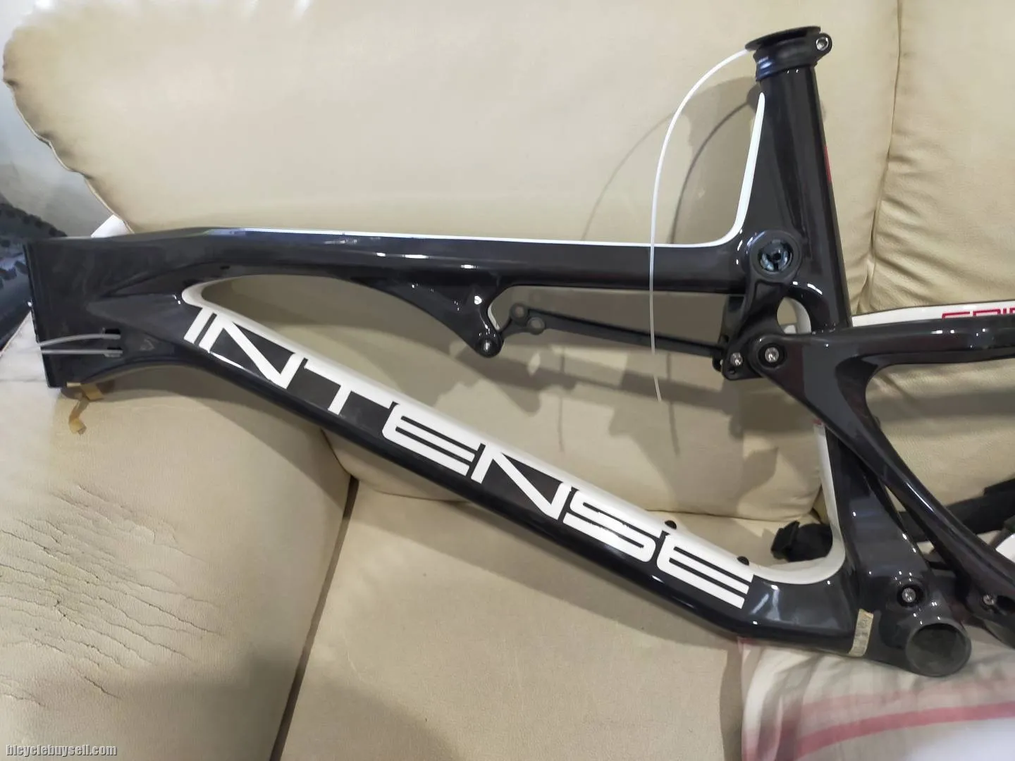 NOW RM8988 INTENSE SPIDER (SL SERIES) M SIZE 27.5 FULL CARBON  - LAST PIECES CLEARANCE