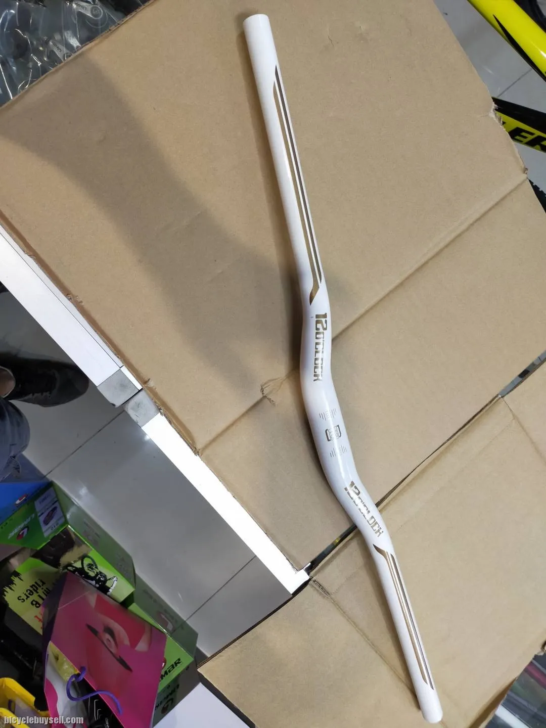 12O'CLOCK LAST PIECE CLEARANCE 710MM SCANDIUMRISER BAR AROUND 200 GRAMS
