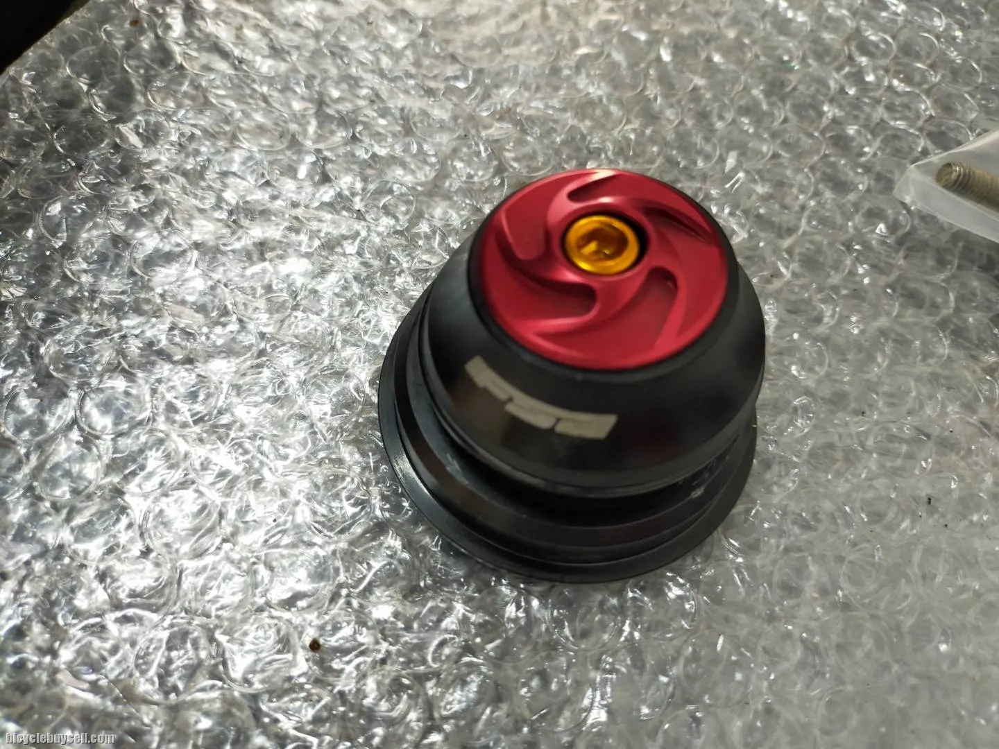 FSA TAPPERED 1 1/8-1.5" SEMI INTEGRATED HEADSET - USED LESS THAN 3 RIDES