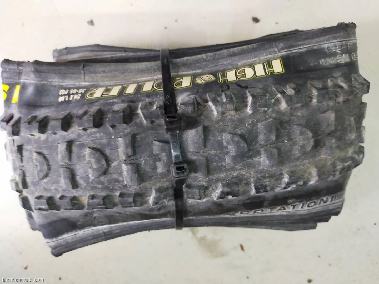 MAXXIS HIGH ROLLER 26X1.9 - USED LESS THAN 150KM