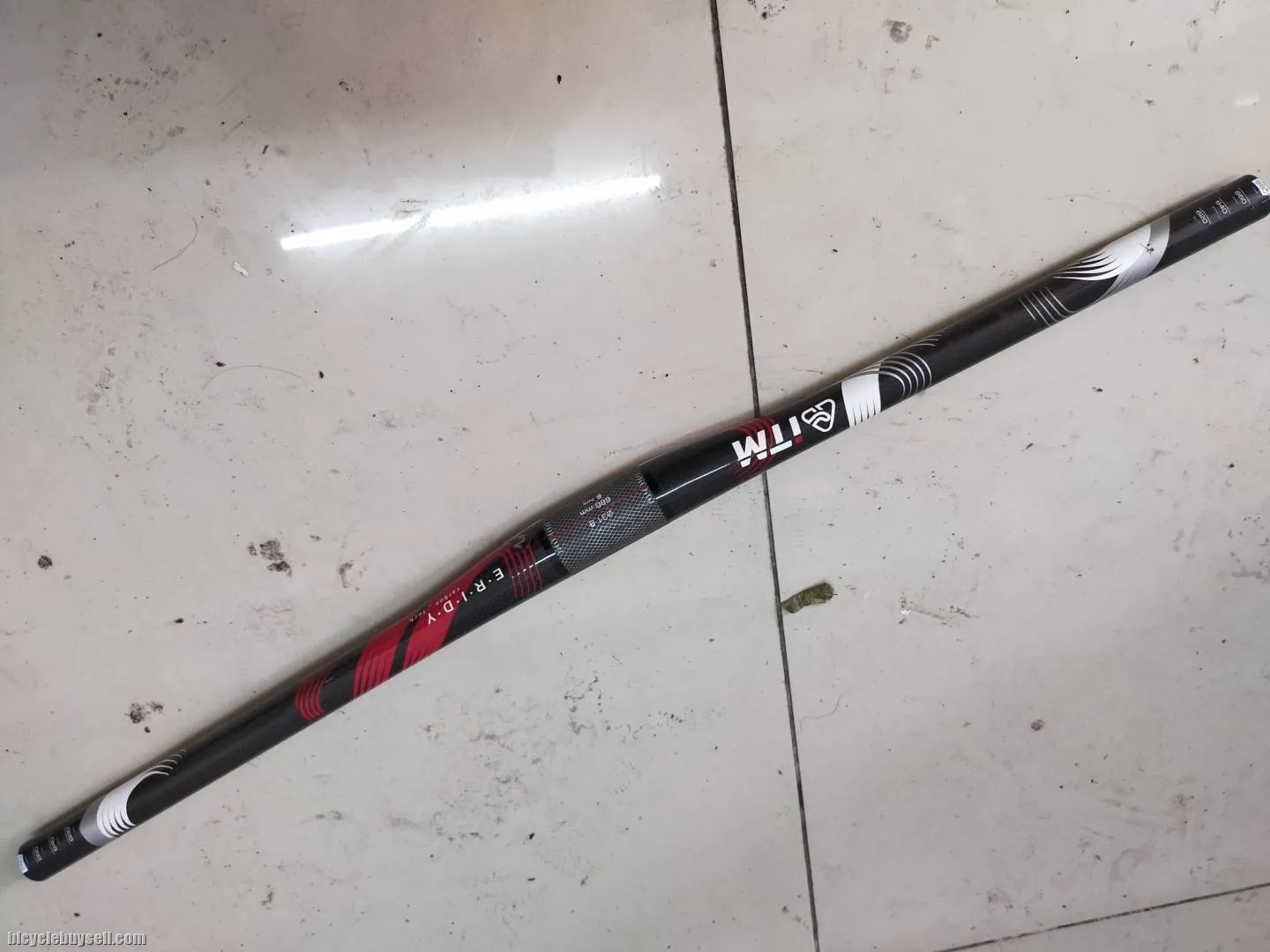 ITM FLAT BAR CARBON 680MM - GENUINE ITM GUARANTEED - JUST USED FOR 3 RIDES